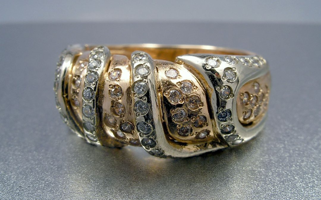 Antique Jewelry Buyers in New York City: A Glimpse into the World of Timeless Treasures