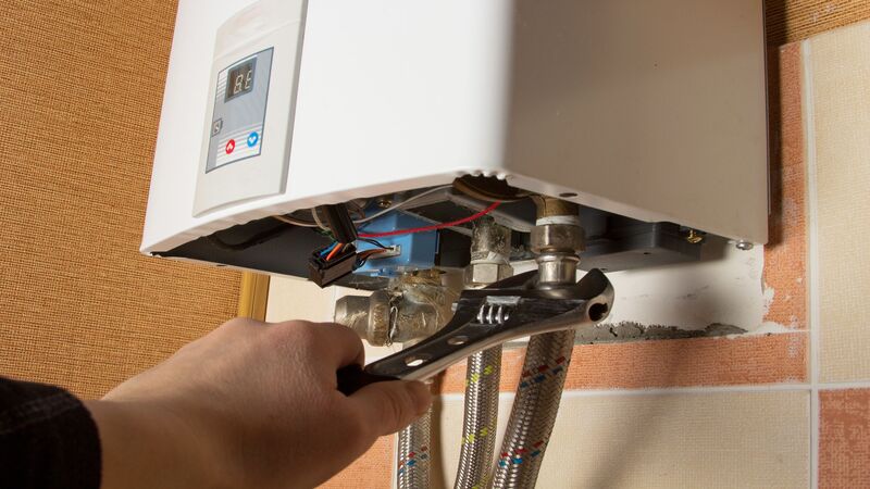 Navigating the Heat: A Guide to Water Heaters in Phoenix, AZ.