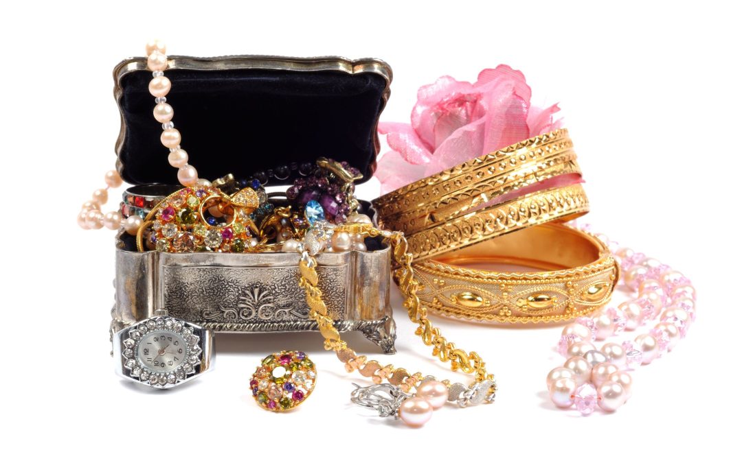 The Art to Sell Vintage Jewelry in Bethesda, MD: Tips to Appeal to Modern Collectors