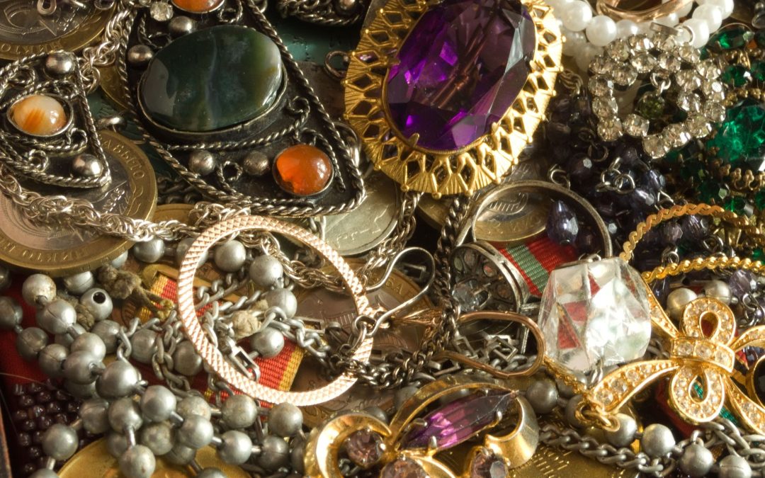 Crafting the Perfect Sale: Techniques and Tips for Selling Vintage Jewelry in Bethesda, MD